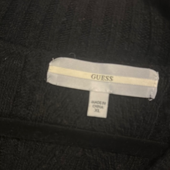 Black V-Neck Cable Knit Sweater - Picture 4 of 4